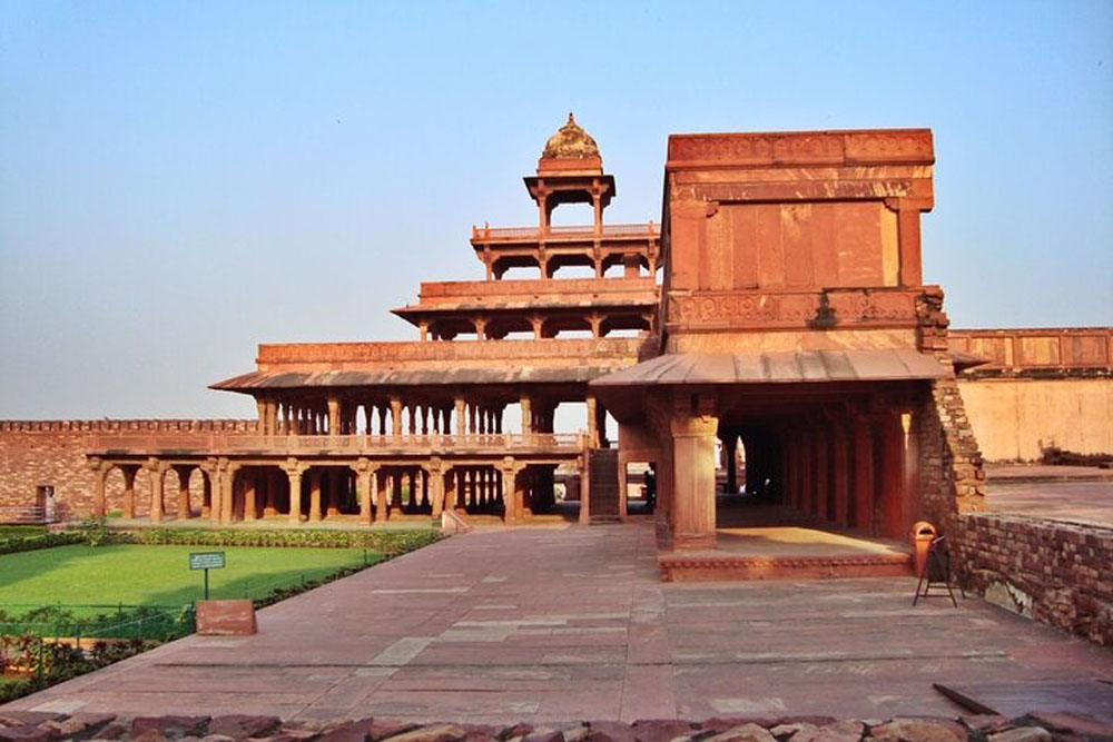 Golden Triangle: From Mughals to Modernity, a Historical Odyssey